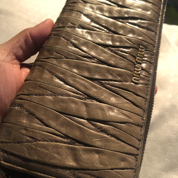 Authentic Miu Miu Wallet - Picture 3 of 16